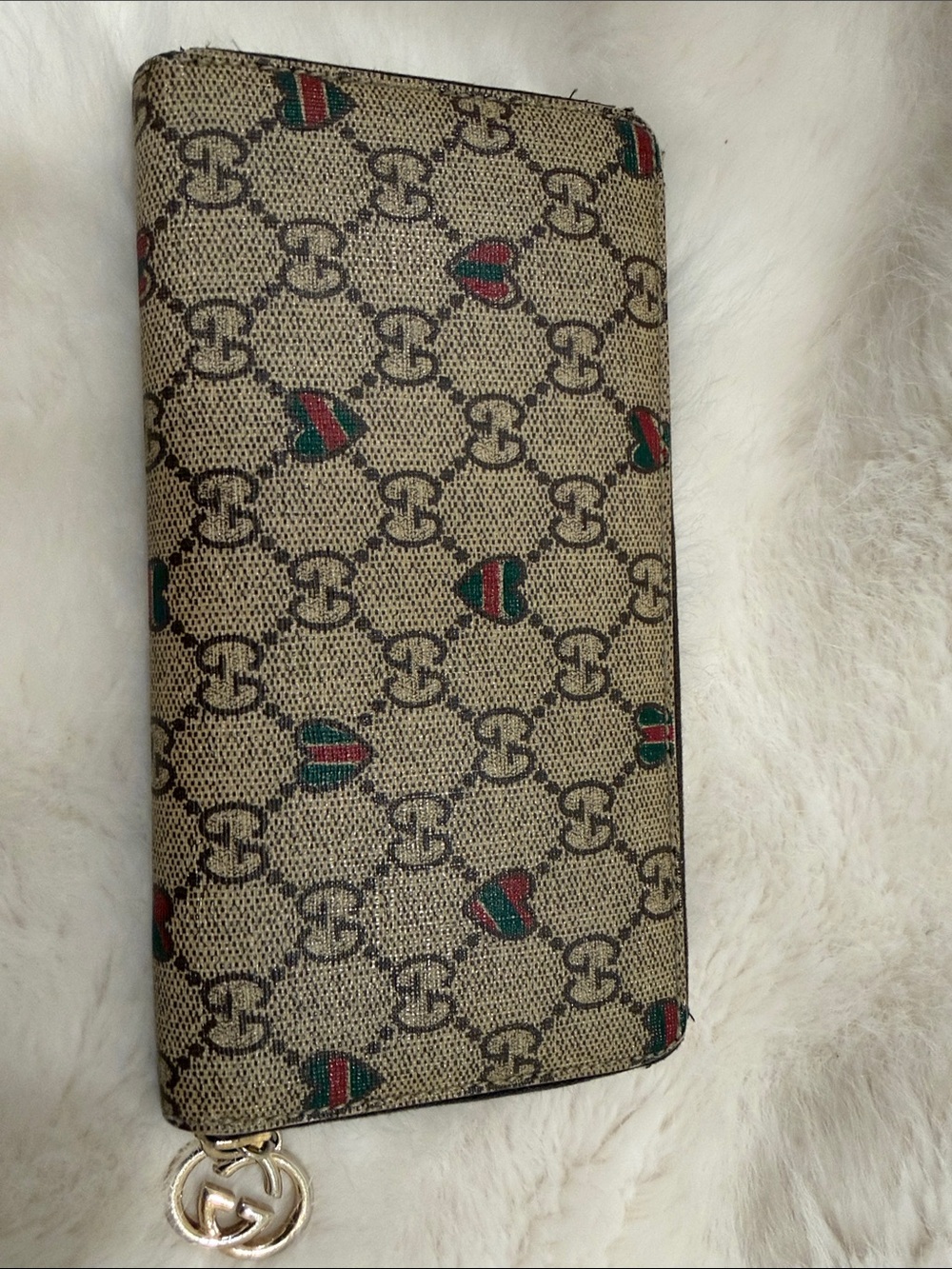 Gucci Beige GG Monogram Zip Wallet with Red & Green Hearts GG pull Authentic!
